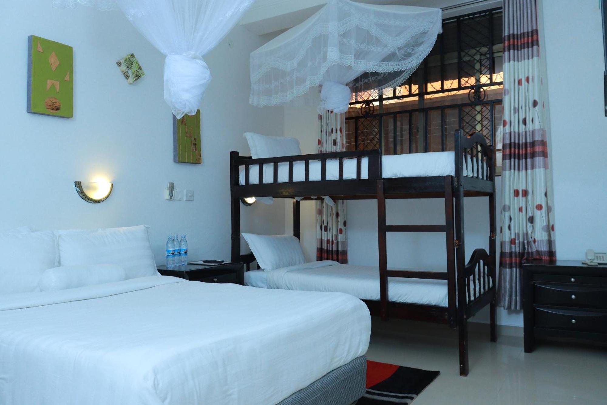 Mowicribs Hotel And Spa Entebbe Exterior photo
