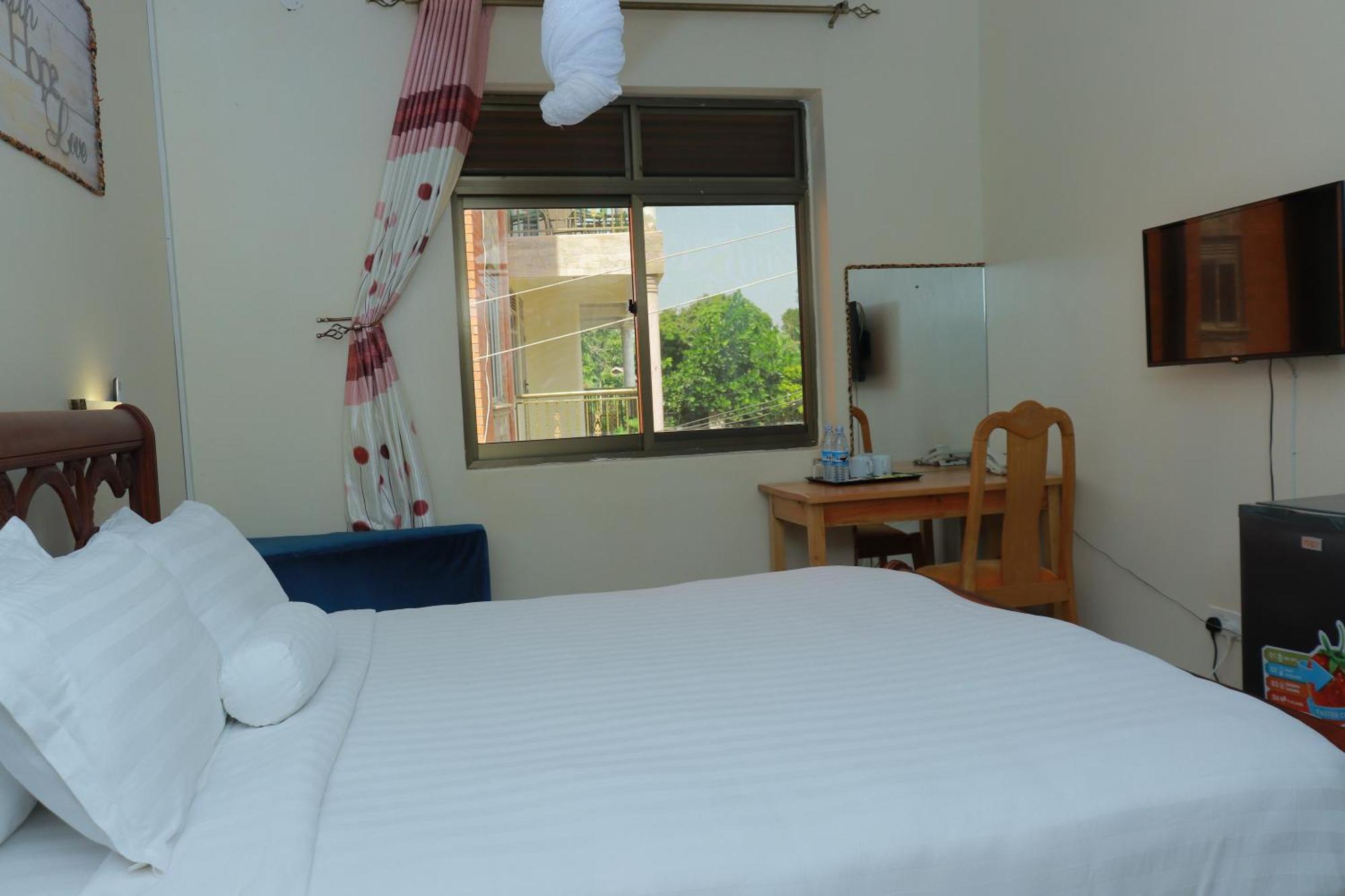 Mowicribs Hotel And Spa Entebbe Exterior photo