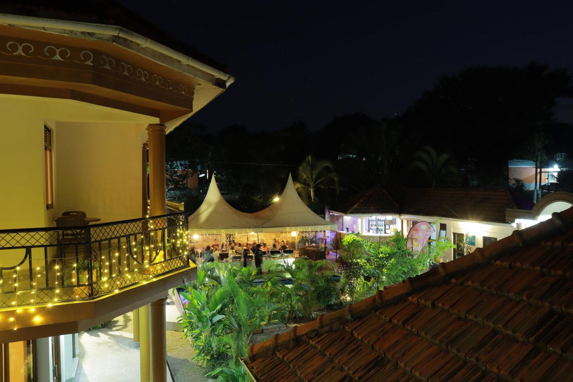 Mowicribs Hotel And Spa Entebbe Exterior photo
