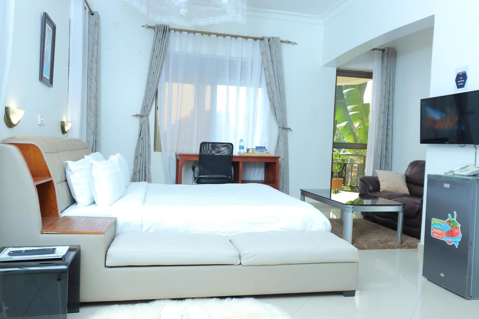 Mowicribs Hotel And Spa Entebbe Exterior photo