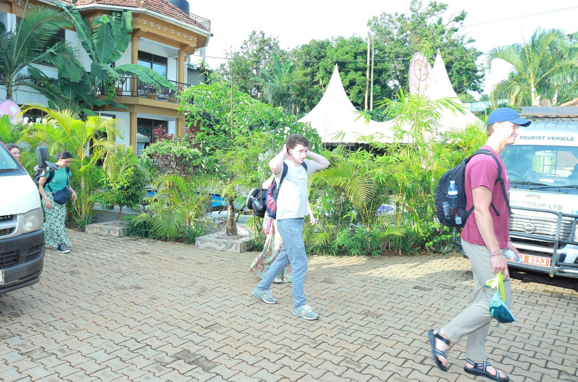 Mowicribs Hotel And Spa Entebbe Exterior photo