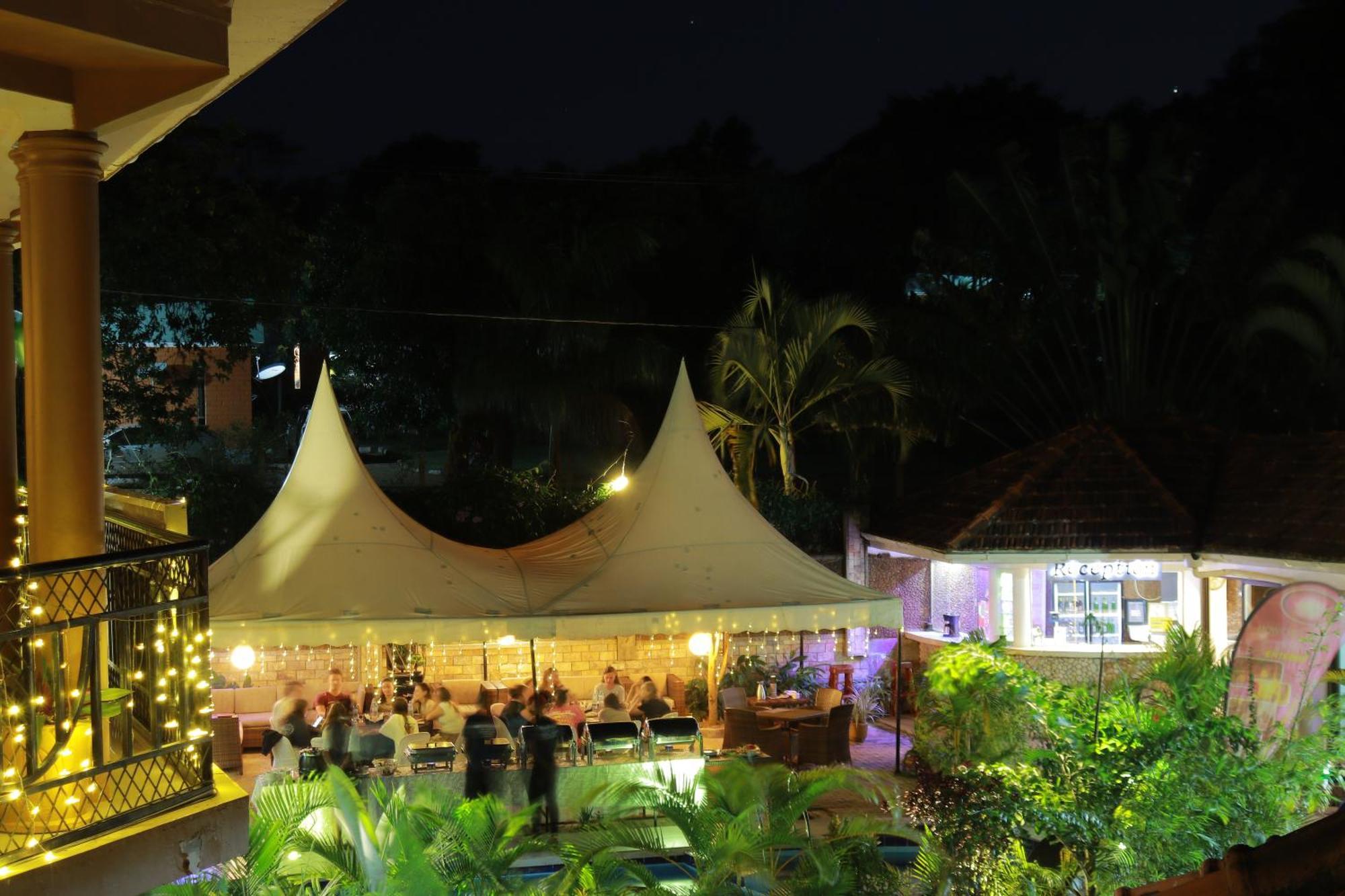 Mowicribs Hotel And Spa Entebbe Exterior photo