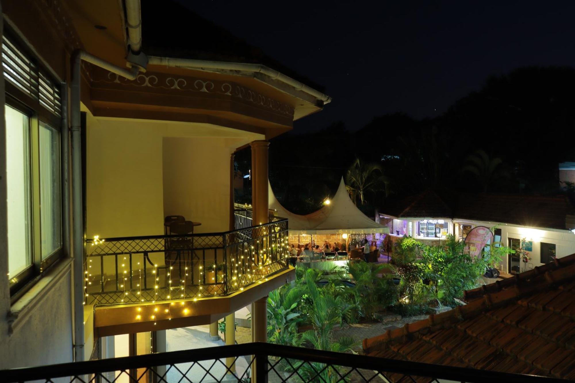 Mowicribs Hotel And Spa Entebbe Exterior photo