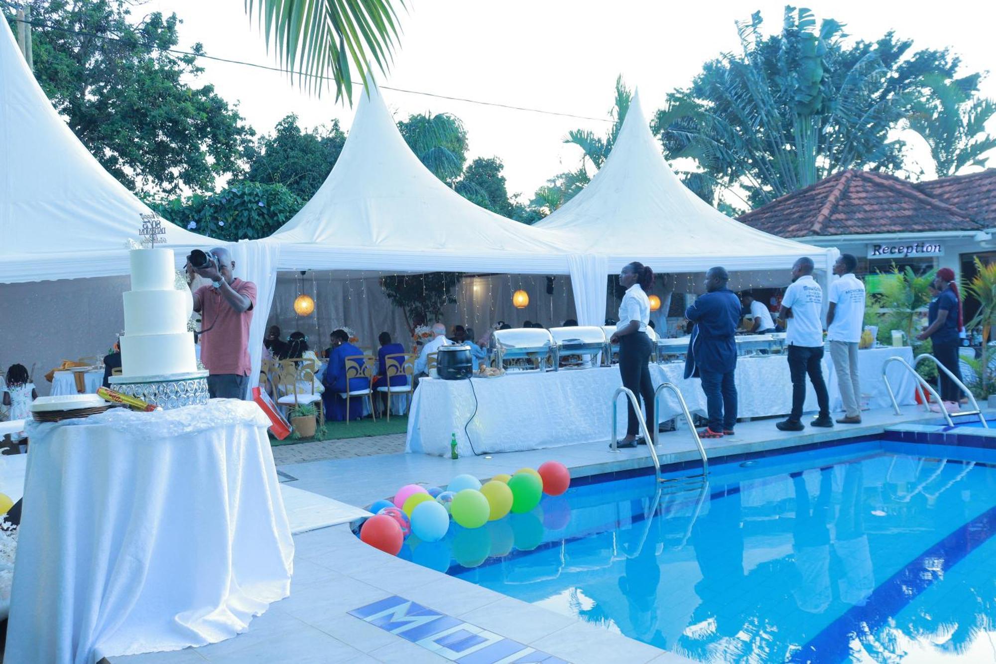 Mowicribs Hotel And Spa Entebbe Exterior photo