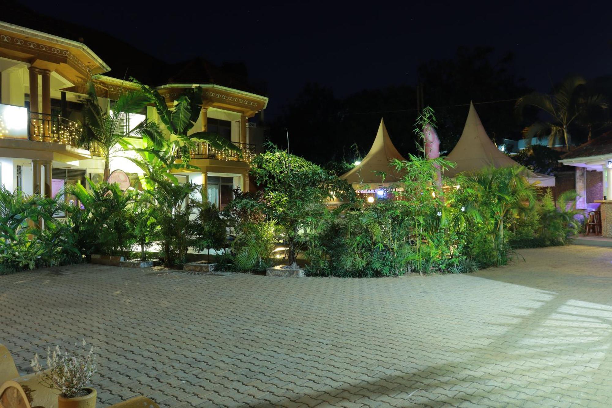 Mowicribs Hotel And Spa Entebbe Exterior photo