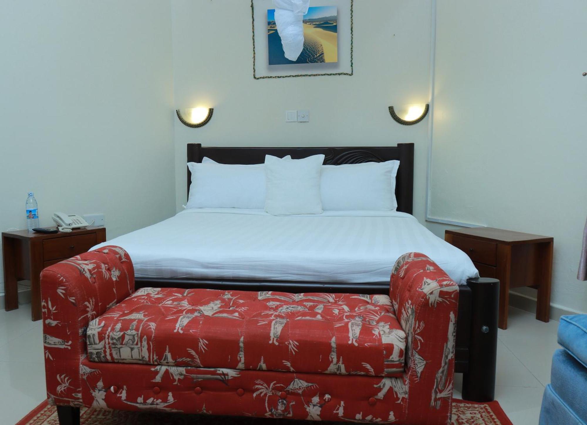 Mowicribs Hotel And Spa Entebbe Exterior photo