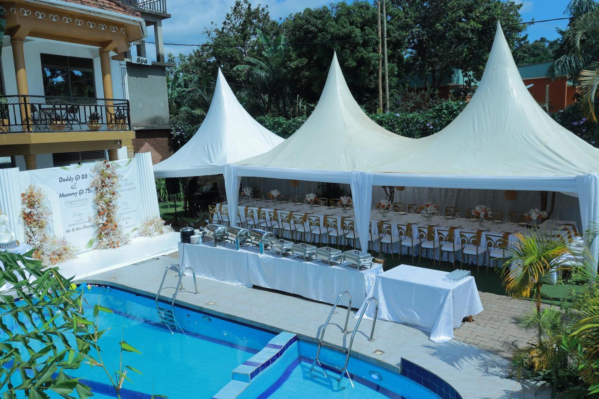 Mowicribs Hotel And Spa Entebbe Exterior photo