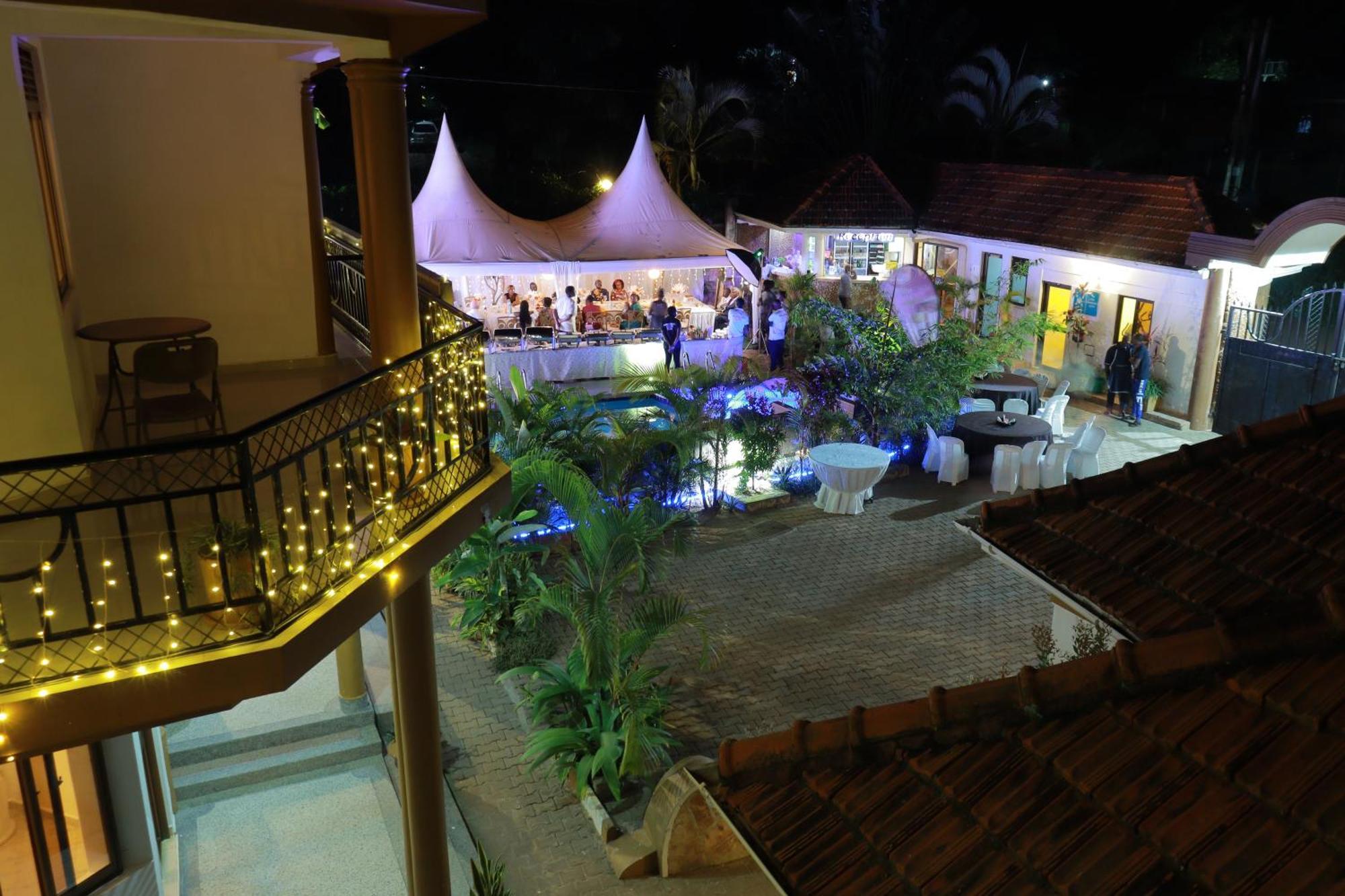 Mowicribs Hotel And Spa Entebbe Exterior photo